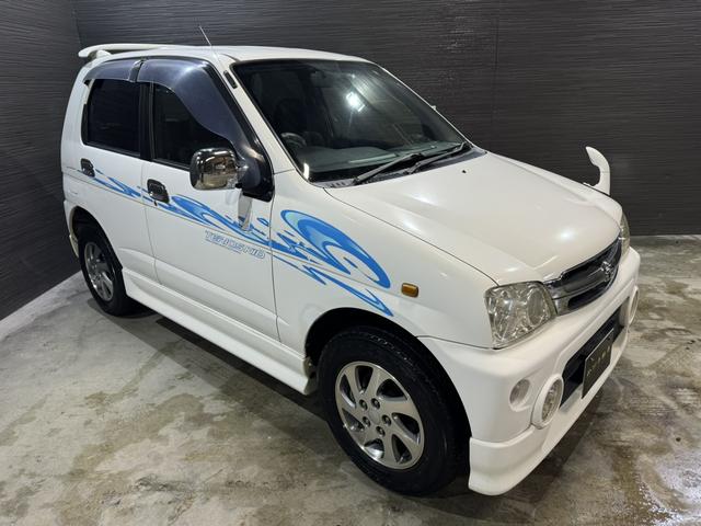 カスタム　スターエディション　４ＷＤ　キーレスエントリー　電動格納ミラー　ＡＴ　ＡＢＳ　ＣＤ　アルミホイール　衝突安全ボディ　エアコン　パワーステアリング(13枚目)