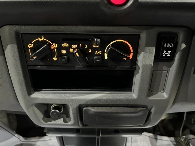ＮＶ１００クリッパーバン ＤＸ　４ＷＤ　ＡＴ　両側スライドドア　ＡＢＳ　エアコン　運転席エアバッグ　助手席エアバッグ（5枚目）