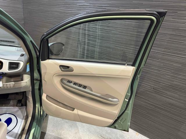 Ｒ２ ｉ　４ＷＤ　キーレスエントリー　電動格納ミラー　ＣＶＴ　ＣＤ　ＭＤ　アルミホイール　衝突安全ボディ　エアコン　パワーステアリング　パワーウィンドウ（6枚目）