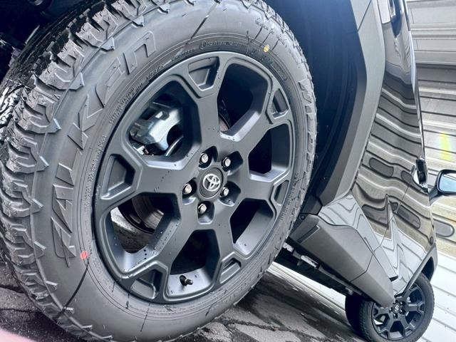 ＲＡＶ４ アドベンチャー　オフロードパッケージＩＩ　登録済み未使用車　／　純正アルミホイール　／　純正ＤＡ　／　クルーズコントロール　／　寒冷地仕様　／　シートヒーター　／　ステアリングヒーター　／　メモリー付きパワーシート（4枚目）