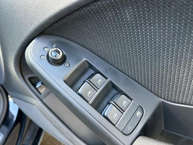 A4 2.0TFSIクワトロ 純正アルミホイール / バックラメラ / ディスチャージドランプ / 電動シート / カーテンエアバッグ / 横滑り防止装置 / 本革シート / ETC / 禁煙車(61枚目)
