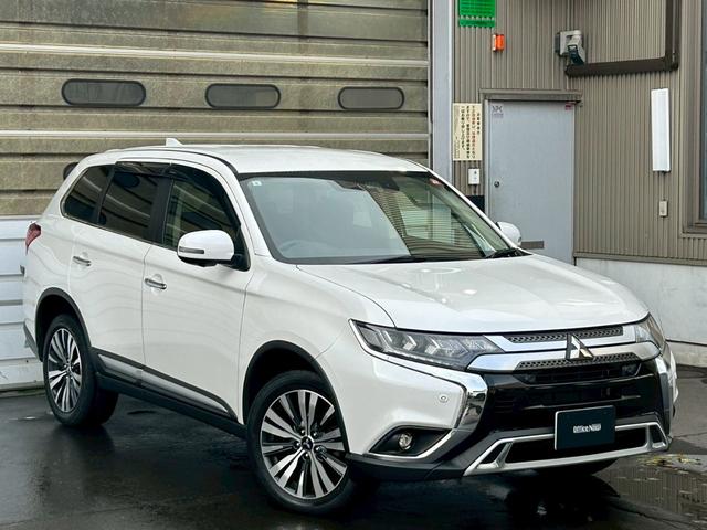 アウトランダー ２４Ｇ　寒冷地仕様車　／　電動リアゲート　／　全周囲カメラ　／　純正アルミホイール　／　クルーズコントロール　／　ステアリングヒーター　／　障害物センサー　／　３列シート　ＥＴＣ（8枚目）