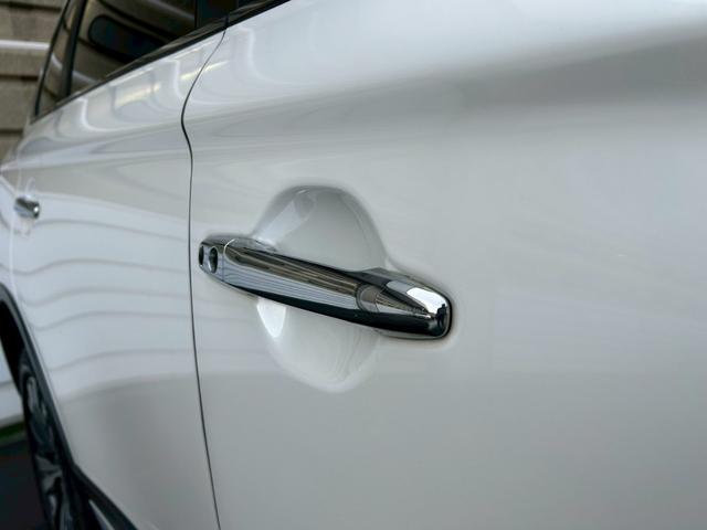 アウトランダー ２４Ｇ　寒冷地仕様車　／　電動リアゲート　／　全周囲カメラ　／　純正アルミホイール　／　クルーズコントロール　／　ステアリングヒーター　／　障害物センサー　／　３列シート　ＥＴＣ（12枚目）