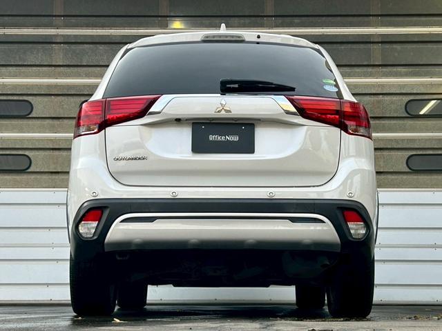 アウトランダー ２４Ｇ　寒冷地仕様車　／　電動リアゲート　／　全周囲カメラ　／　純正アルミホイール　／　クルーズコントロール　／　ステアリングヒーター　／　障害物センサー　／　３列シート　ＥＴＣ（13枚目）