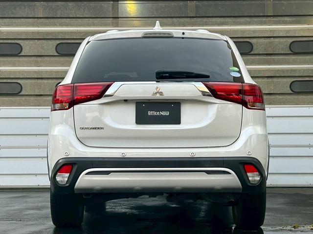 アウトランダー ２４Ｇ　寒冷地仕様車　／　電動リアゲート　／　全周囲カメラ　／　純正アルミホイール　／　クルーズコントロール　／　ステアリングヒーター　／　障害物センサー　／　３列シート　ＥＴＣ（14枚目）