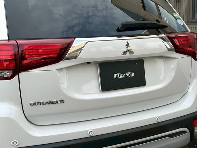 アウトランダー ２４Ｇ　寒冷地仕様車　／　電動リアゲート　／　全周囲カメラ　／　純正アルミホイール　／　クルーズコントロール　／　ステアリングヒーター　／　障害物センサー　／　３列シート　ＥＴＣ（15枚目）