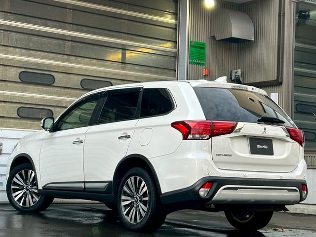 アウトランダー ２４Ｇ　寒冷地仕様車　／　電動リアゲート　／　全周囲カメラ　／　純正アルミホイール　／　クルーズコントロール　／　ステアリングヒーター　／　障害物センサー　／　３列シート　ＥＴＣ（18枚目）