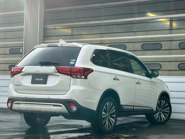 アウトランダー ２４Ｇ　寒冷地仕様車　／　電動リアゲート　／　全周囲カメラ　／　純正アルミホイール　／　クルーズコントロール　／　ステアリングヒーター　／　障害物センサー　／　３列シート　ＥＴＣ（22枚目）