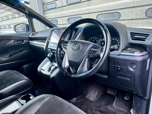 アルファード ２．５Ｓ　Ａパッケージ　タイプブラック　アルパインナビ／７人乗り／後席モニター／両側パワースライドドア／パワーバックドア／純正アルミホイール／クルーズコントロール（3枚目）