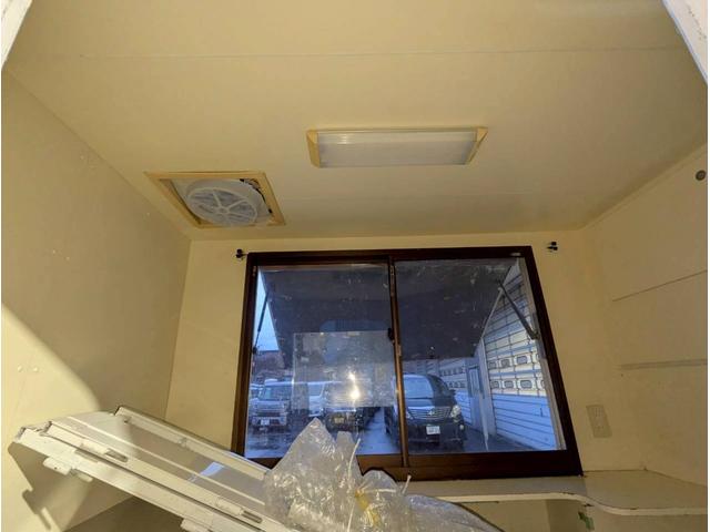 キャリイトラック ＫＣエアコン・パワステ　キッチンカー　移動販売車　換気扇　二口シンク（35枚目）