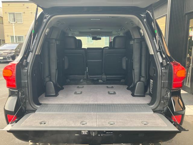 荷室は広々としておりますので、たくさんの荷物を積み込む事が出来ます！