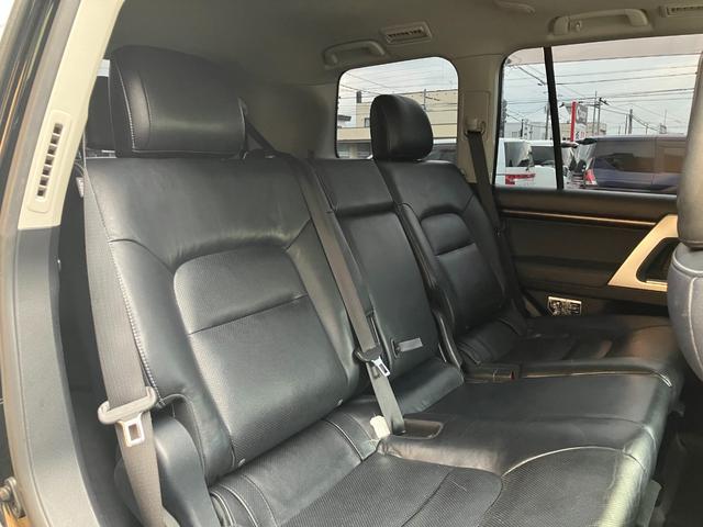 左右分割可倒式シート！シートヒーター！