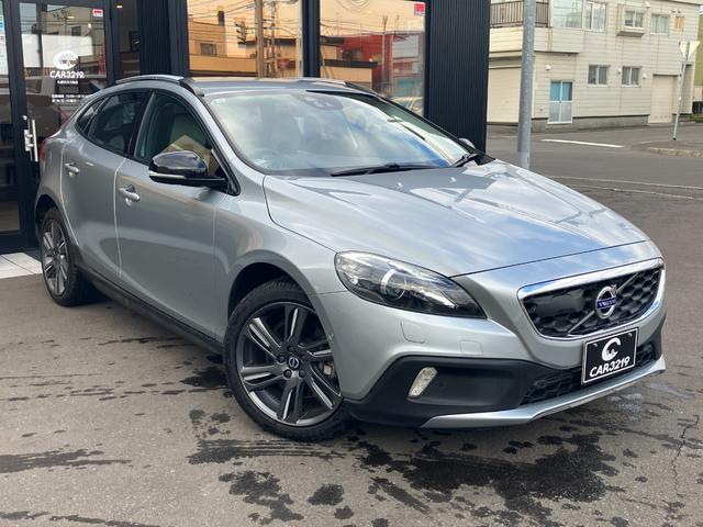 V40 クロスカントリー T5 AWD 純正ナビ バックカメラ ルーフレール パワーシート シートヒーター アダプティブクルコン HIDヘッドランプ フォグランプ ETC スマートキー プッシュスタート(6枚目)