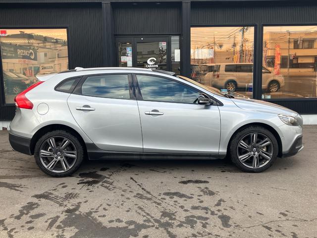 V40 クロスカントリー T5 AWD 純正ナビ バックカメラ ルーフレール パワーシート シートヒーター アダプティブクルコン HIDヘッドランプ フォグランプ ETC スマートキー プッシュスタート(10枚目)