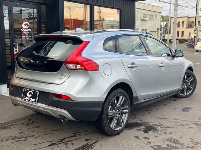 V40 クロスカントリー T5 AWD 純正ナビ バックカメラ ルーフレール パワーシート シートヒーター アダプティブクルコン HIDヘッドランプ フォグランプ ETC スマートキー プッシュスタート(12枚目)