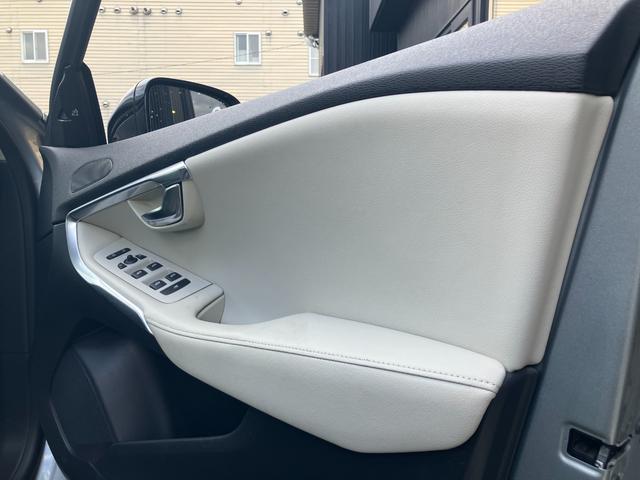 V40 クロスカントリー T5 AWD 純正ナビ バックカメラ ルーフレール パワーシート シートヒーター アダプティブクルコン HIDヘッドランプ フォグランプ ETC スマートキー プッシュスタート(25枚目)