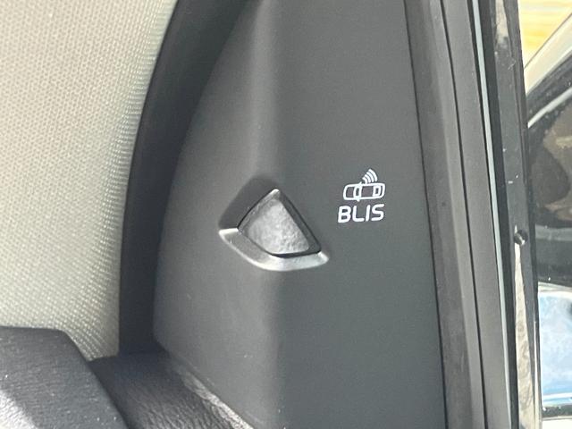 V40 クロスカントリー T5 AWD 純正ナビ バックカメラ ルーフレール パワーシート シートヒーター アダプティブクルコン HIDヘッドランプ フォグランプ ETC スマートキー プッシュスタート(26枚目)