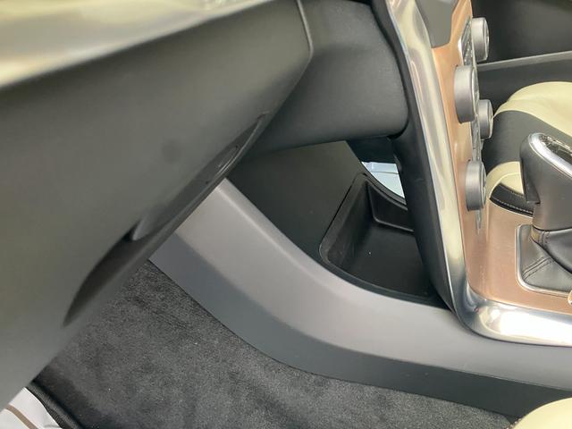 V40 クロスカントリー T5 AWD 純正ナビ バックカメラ ルーフレール パワーシート シートヒーター アダプティブクルコン HIDヘッドランプ フォグランプ ETC スマートキー プッシュスタート(30枚目)