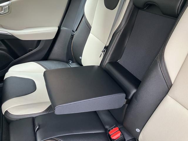V40 クロスカントリー T5 AWD 純正ナビ バックカメラ ルーフレール パワーシート シートヒーター アダプティブクルコン HIDヘッドランプ フォグランプ ETC スマートキー プッシュスタート(31枚目)