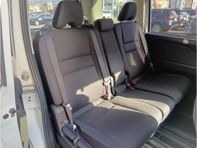 セレナ X 4WD 8人乗 パワスラ バックカメラ リアオートエアコン エマブレ 車線逸脱 クルーズコントロール ETC プッシュスタート インテリキー(17枚目)