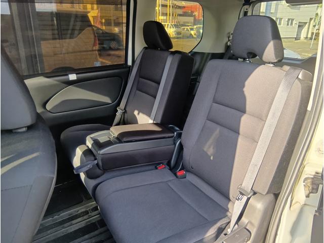 セレナ X 4WD 8人乗 パワスラ バックカメラ リアオートエアコン エマブレ 車線逸脱 クルーズコントロール ETC プッシュスタート インテリキー(18枚目)