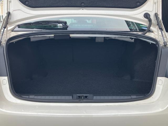 レガシィＢ４ リミテッド　４ＷＤ　サンルーフ　黒革シート　パワーシート　シートヒーター　社外ナビ　地デジＴＶ　Ｂカメラ　ＬＥＤヘッドランプ　アイサイトＶｅｒ３　プリクラッシュブレーキ　車線逸脱　全車速追従クルコン　ＥＴＣ（23枚目）