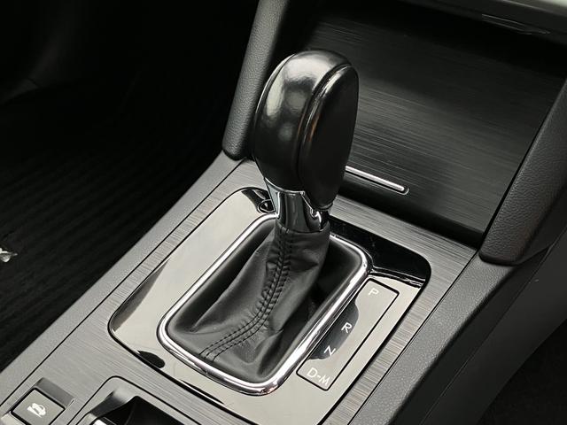 レガシィＢ４ リミテッド　４ＷＤ　サンルーフ　黒革シート　パワーシート　シートヒーター　社外ナビ　地デジＴＶ　Ｂカメラ　ＬＥＤヘッドランプ　アイサイトＶｅｒ３　プリクラッシュブレーキ　車線逸脱　全車速追従クルコン　ＥＴＣ（31枚目）