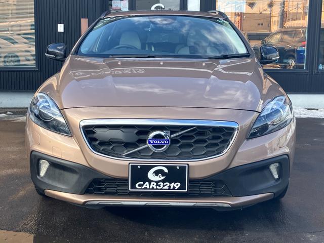 Ｖ４０ クロスカントリー　Ｔ５　ＡＷＤ　ＳＥ　純正ナビ　バックカメラ　ルーフレール　パワーシート　シートヒーター　　アダプティブクルコン　ＨＩＤヘッドランプ　フォグランプ　ＥＴＣ　スマートキー　プッシュスタート（3枚目）