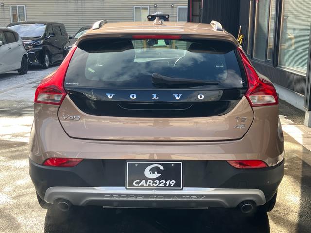 Ｖ４０ クロスカントリー　Ｔ５　ＡＷＤ　ＳＥ　純正ナビ　バックカメラ　ルーフレール　パワーシート　シートヒーター　　アダプティブクルコン　ＨＩＤヘッドランプ　フォグランプ　ＥＴＣ　スマートキー　プッシュスタート（4枚目）