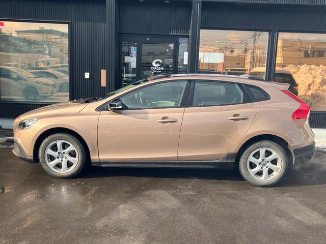 Ｖ４０ クロスカントリー　Ｔ５　ＡＷＤ　ＳＥ　純正ナビ　バックカメラ　ルーフレール　パワーシート　シートヒーター　　アダプティブクルコン　ＨＩＤヘッドランプ　フォグランプ　ＥＴＣ　スマートキー　プッシュスタート（7枚目）