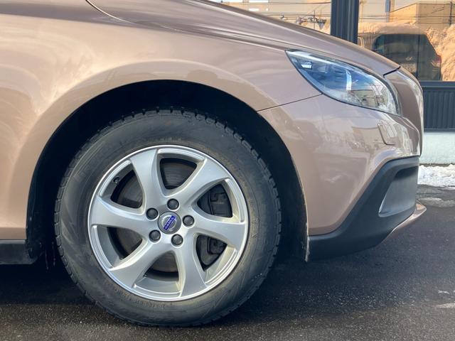 Ｖ４０ クロスカントリー　Ｔ５　ＡＷＤ　ＳＥ　純正ナビ　バックカメラ　ルーフレール　パワーシート　シートヒーター　　アダプティブクルコン　ＨＩＤヘッドランプ　フォグランプ　ＥＴＣ　スマートキー　プッシュスタート（9枚目）
