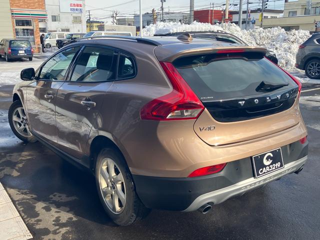 Ｖ４０ クロスカントリー　Ｔ５　ＡＷＤ　ＳＥ　純正ナビ　バックカメラ　ルーフレール　パワーシート　シートヒーター　　アダプティブクルコン　ＨＩＤヘッドランプ　フォグランプ　ＥＴＣ　スマートキー　プッシュスタート（11枚目）
