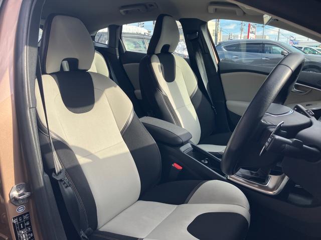 Ｖ４０ クロスカントリー　Ｔ５　ＡＷＤ　ＳＥ　純正ナビ　バックカメラ　ルーフレール　パワーシート　シートヒーター　　アダプティブクルコン　ＨＩＤヘッドランプ　フォグランプ　ＥＴＣ　スマートキー　プッシュスタート（18枚目）