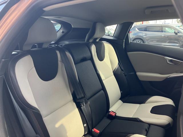 Ｖ４０ クロスカントリー　Ｔ５　ＡＷＤ　ＳＥ　純正ナビ　バックカメラ　ルーフレール　パワーシート　シートヒーター　　アダプティブクルコン　ＨＩＤヘッドランプ　フォグランプ　ＥＴＣ　スマートキー　プッシュスタート（20枚目）