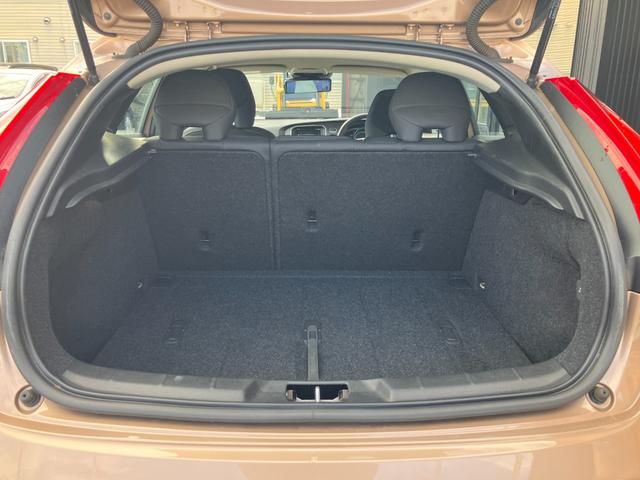 Ｖ４０ クロスカントリー　Ｔ５　ＡＷＤ　ＳＥ　純正ナビ　バックカメラ　ルーフレール　パワーシート　シートヒーター　　アダプティブクルコン　ＨＩＤヘッドランプ　フォグランプ　ＥＴＣ　スマートキー　プッシュスタート（22枚目）