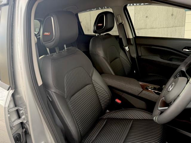 オーラ Ｇ　ＦＯＵＲ　レザーエディション　メーカーオプションニッサンコネクト９インチナビ　ＥＴＣ２．０　ＢＯＳＥサウンドシステム　プロパイロット　アラウンドビュー　寒冷地仕様　ドライブレコーダー　純正アルミ夏タイヤセット積込　ワンオーナー（9枚目）