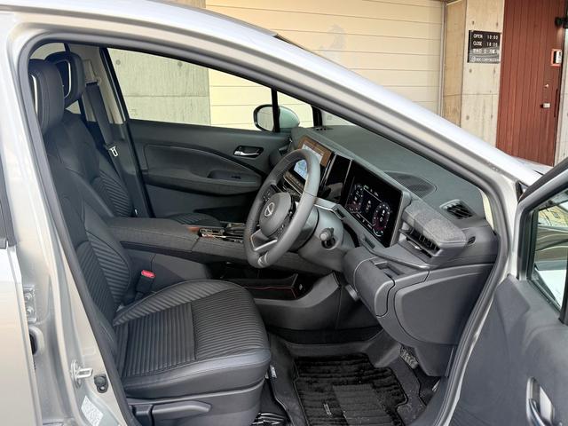 オーラ Ｇ　ＦＯＵＲ　レザーエディション　メーカーオプションニッサンコネクト９インチナビ　ＥＴＣ２．０　ＢＯＳＥサウンドシステム　プロパイロット　アラウンドビュー　寒冷地仕様　ドライブレコーダー　純正アルミ夏タイヤセット積込　ワンオーナー（10枚目）