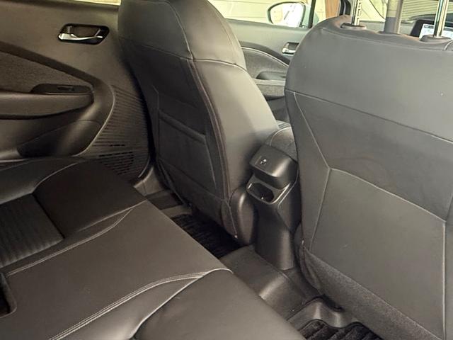 オーラ Ｇ　ＦＯＵＲ　レザーエディション　メーカーオプションニッサンコネクト９インチナビ　ＥＴＣ２．０　ＢＯＳＥサウンドシステム　プロパイロット　アラウンドビュー　寒冷地仕様　ドライブレコーダー　純正アルミ夏タイヤセット積込　ワンオーナー（16枚目）