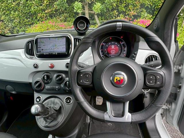 アバルト５９５ ベースグレード　社外ナビ　新品タイヤ　ＥＴＣ　本州仕入れ（17枚目）