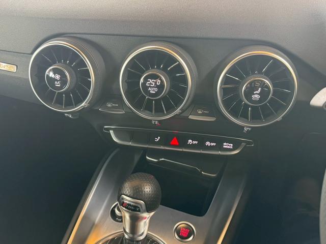 ＴＴクーペ ２．０ＴＦＳＩ　クワトロ　Ｓラインパッケージ　ＥＴＣ　純正ナビ　地デジ　バックカメラ　スタッドレスセット　本州仕入れ（25枚目）