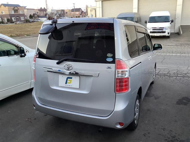 ノア ２．０Ｘ　４ＷＤ　両側スライドドア　３列シート　ＣＶＴ　ＣＤ　カセット　エアコン　パワーウィンドウ（5枚目）