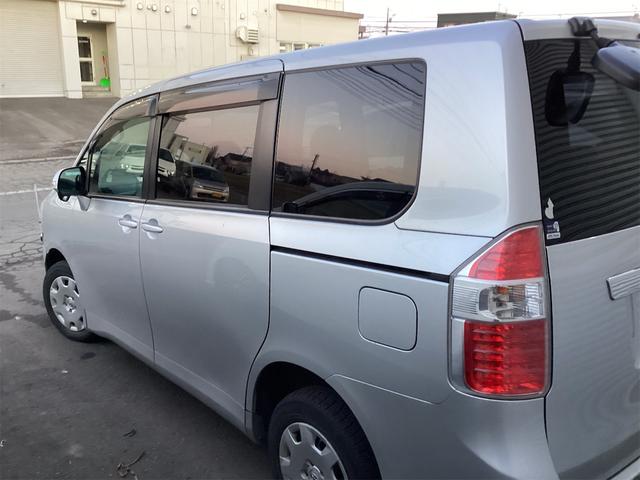 ノア ２．０Ｘ　４ＷＤ　両側スライドドア　３列シート　ＣＶＴ　ＣＤ　カセット　エアコン　パワーウィンドウ（15枚目）