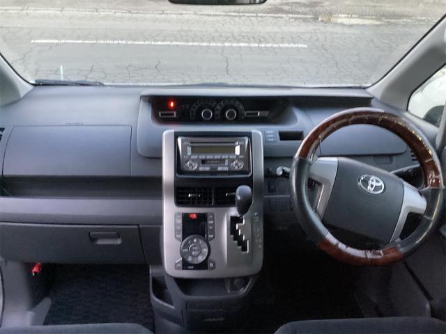 ノア ２．０Ｘ　４ＷＤ　両側スライドドア　３列シート　ＣＶＴ　ＣＤ　カセット　エアコン　パワーウィンドウ（17枚目）
