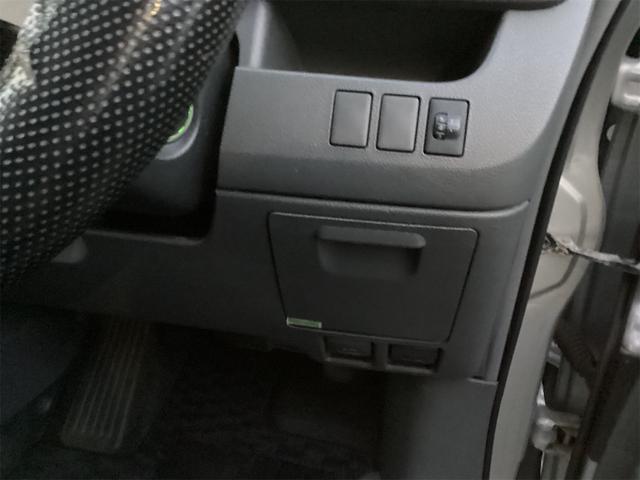 ノア ２．０Ｘ　４ＷＤ　両側スライドドア　３列シート　ＣＶＴ　ＣＤ　カセット　エアコン　パワーウィンドウ（21枚目）