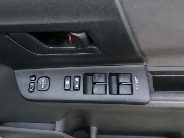 ノア ２．０Ｘ　４ＷＤ　両側スライドドア　３列シート　ＣＶＴ　ＣＤ　カセット　エアコン　パワーウィンドウ（22枚目）