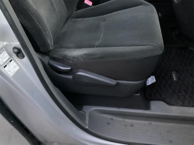 ノア ２．０Ｘ　４ＷＤ　両側スライドドア　３列シート　ＣＶＴ　ＣＤ　カセット　エアコン　パワーウィンドウ（30枚目）