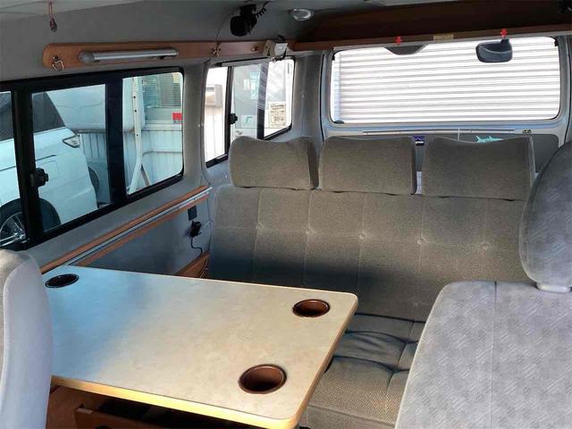 ハイエースワゴン 　ＤＸ　４ＷＤ　ソーラーパネル　換気扇　べバストヒーター　ベッドキット　ＥＴＣ　１００Ｖ電源　サブバッテリー　テーブル　ＨＤＤオーディオ　網戸（3枚目）