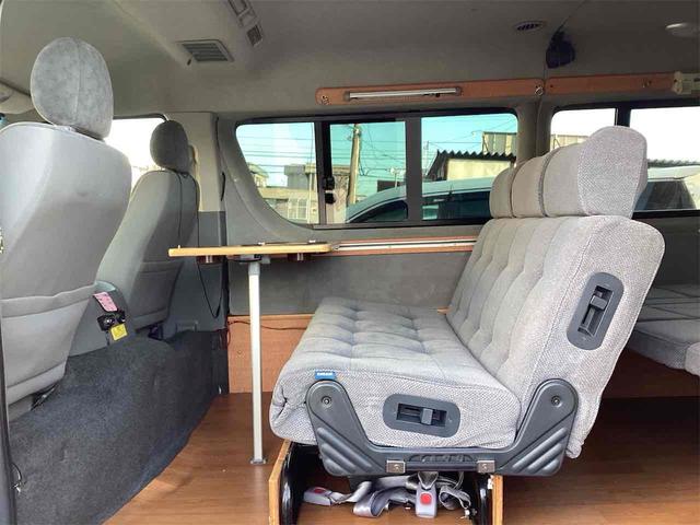 ハイエースワゴン 　ＤＸ　４ＷＤ　ソーラーパネル　換気扇　べバストヒーター　ベッドキット　ＥＴＣ　１００Ｖ電源　サブバッテリー　テーブル　ＨＤＤオーディオ　網戸（4枚目）