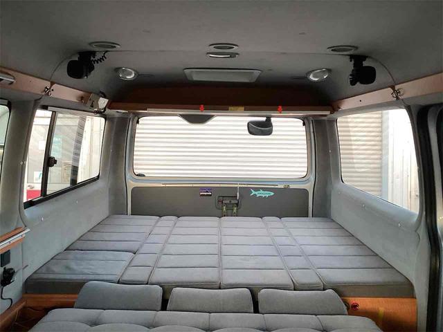 ハイエースワゴン 　ＤＸ　４ＷＤ　ソーラーパネル　換気扇　べバストヒーター　ベッドキット　ＥＴＣ　１００Ｖ電源　サブバッテリー　テーブル　ＨＤＤオーディオ　網戸（6枚目）