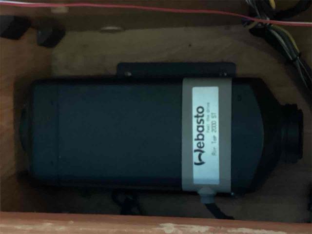 ハイエースワゴン 　ＤＸ　４ＷＤ　ソーラーパネル　換気扇　べバストヒーター　ベッドキット　ＥＴＣ　１００Ｖ電源　サブバッテリー　テーブル　ＨＤＤオーディオ　網戸（10枚目）